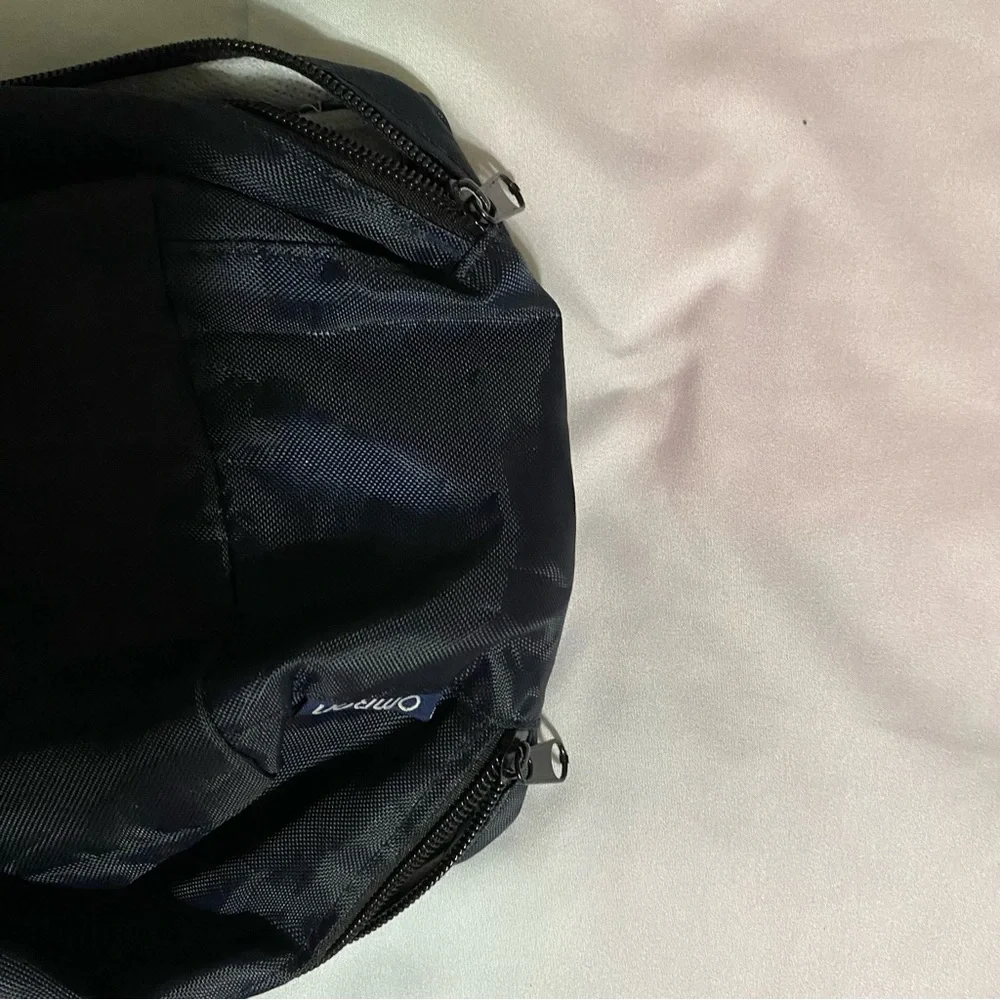 black pencil zipper pouch EUC